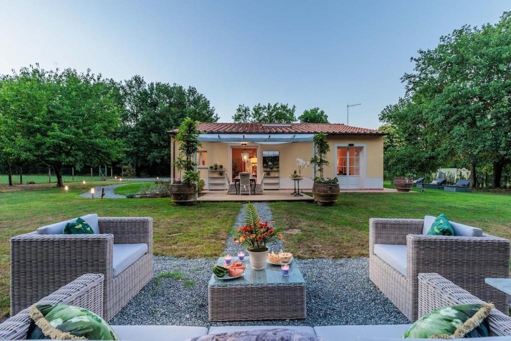 Villa Bassotta, A Charming Cottage Lucca Bagian luar foto