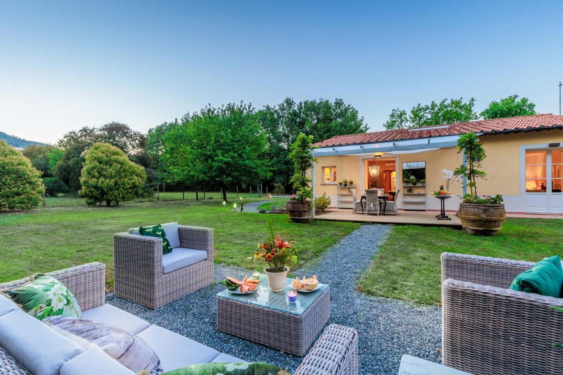 Villa Bassotta, A Charming Cottage Lucca Bagian luar foto