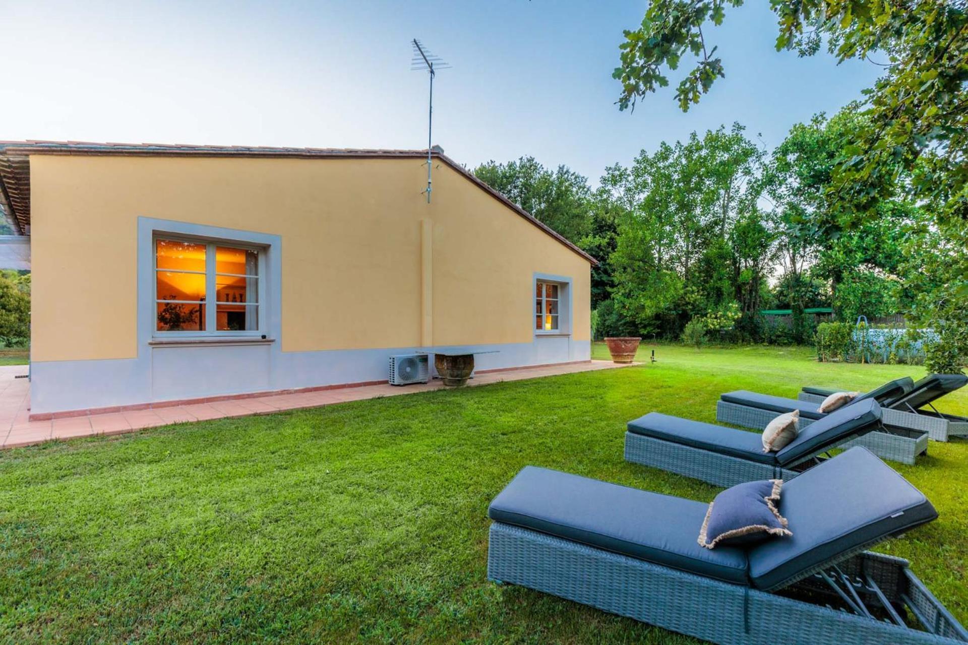 Villa Bassotta, A Charming Cottage Lucca Bagian luar foto